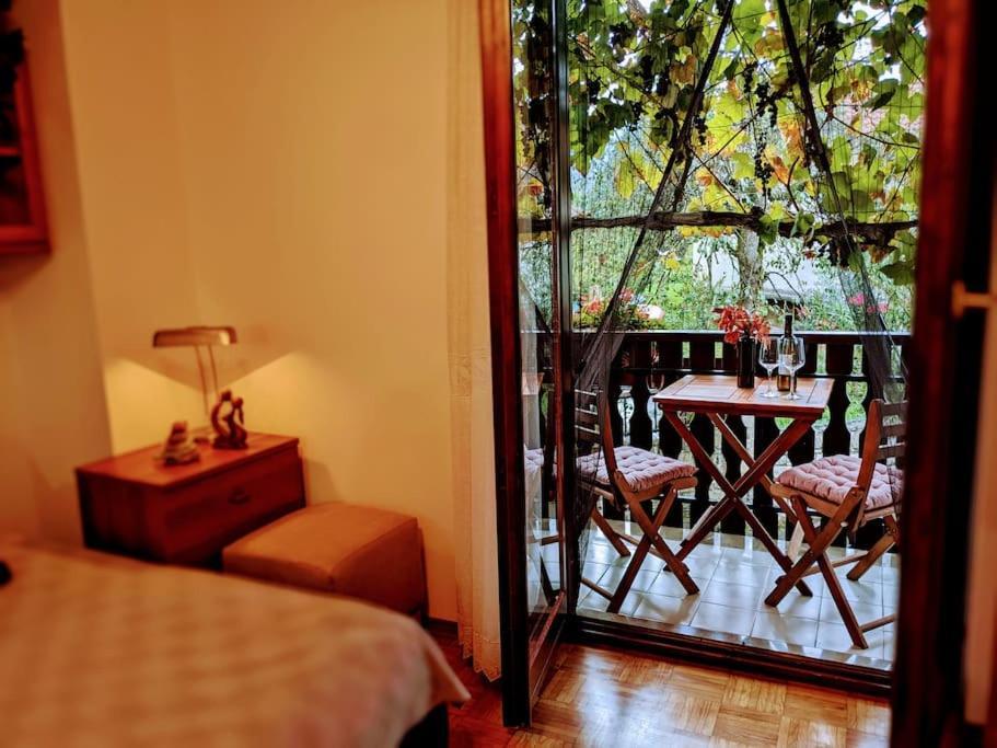 Apartment Kolodvor Dornberk ภายนอก รูปภาพ